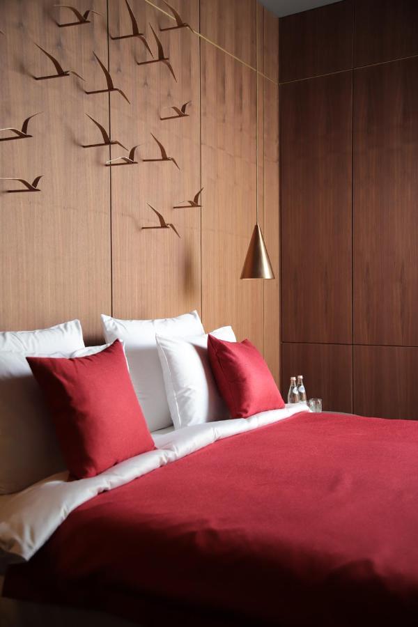 The Veil Hotel Astaná Exterior foto A bed with cushions