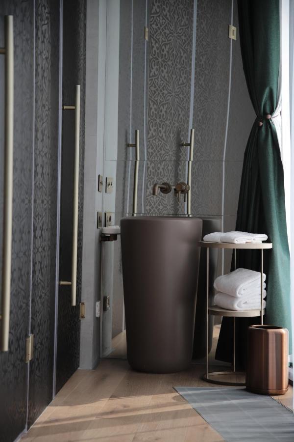 The Veil Hotel Astaná Exterior foto Bathroom