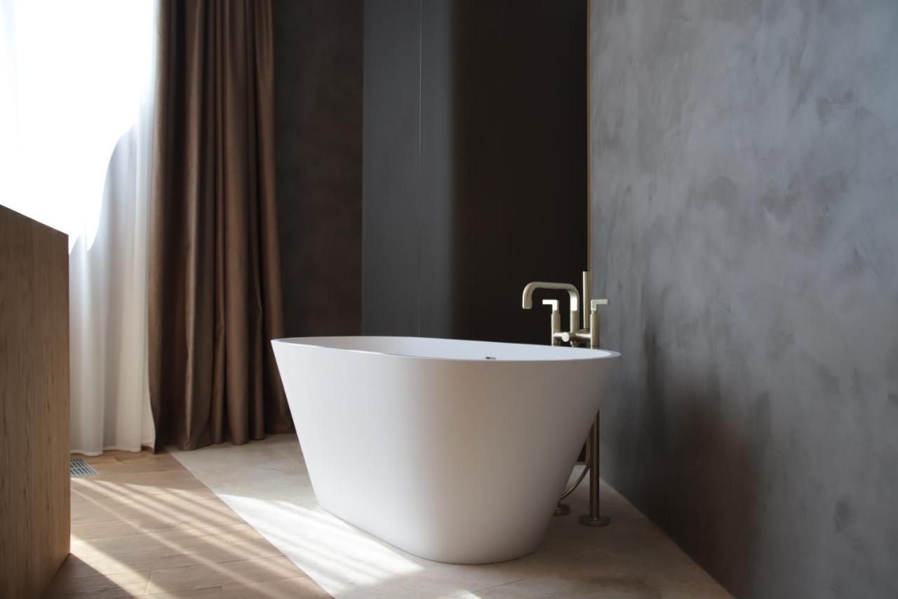 The Veil Hotel Astaná Exterior foto A freestanding bathtub